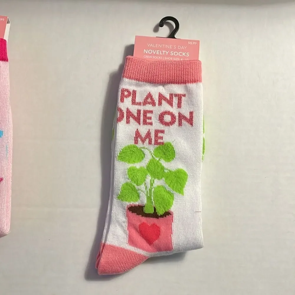 VALENTINE SOCKS, 3 pair, sz4-10‎